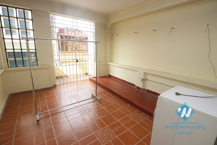 House for rent in Ba Dinh, Ha Noi with walking distance to Lottle center.